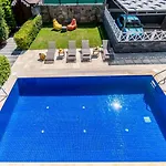 Deluxe Villa Ayshen With Private Swimming Pool Villa *