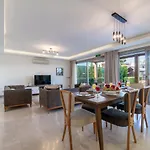 Deluxe Villa Ayshen With Private Swimming Pool Villa *