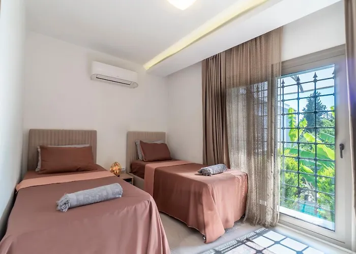 别墅 Deluxe Emilie With Private Swimming Pool